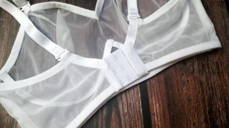 Braletka se zapínáním pro velká prsa