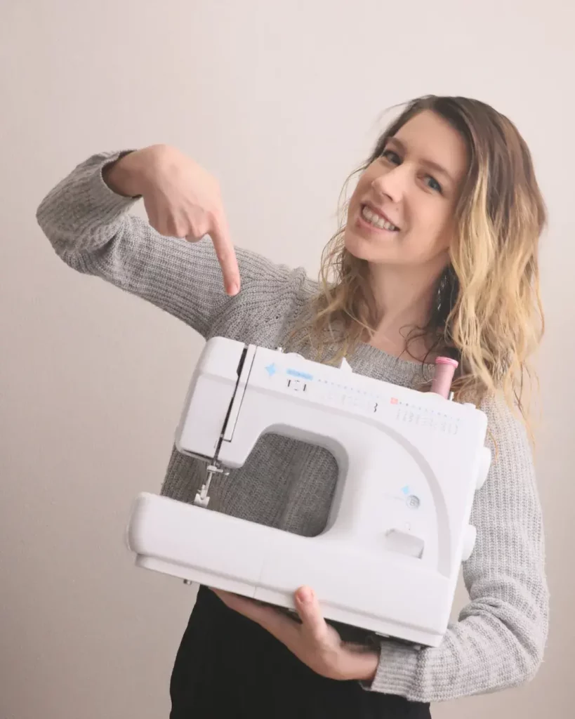 Šicí stroj pro výzvu zdarma Ušij si oboustranný plavkový top.