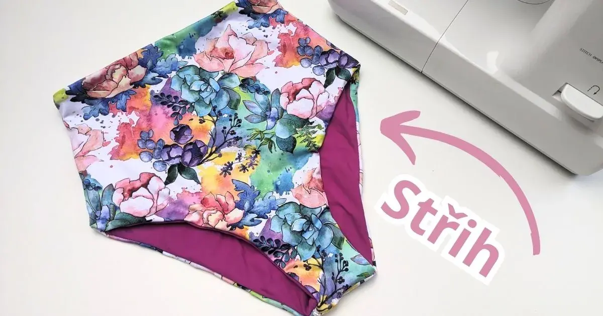 Střihy pro šití plavek: Bílý šicí stroj vedle barevných plavkových kalhotek.